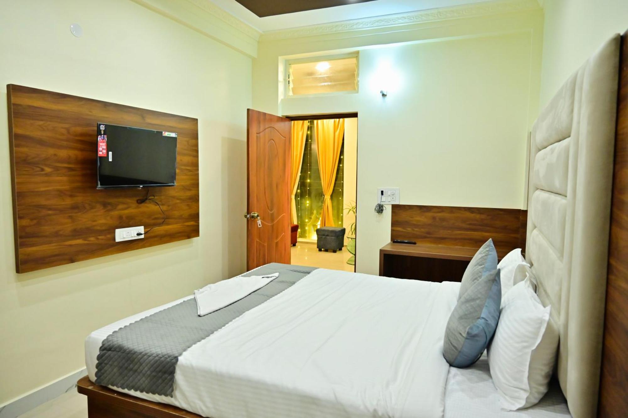 Hotel Boss Palace ไมซอร์ ภายนอก รูปภาพ