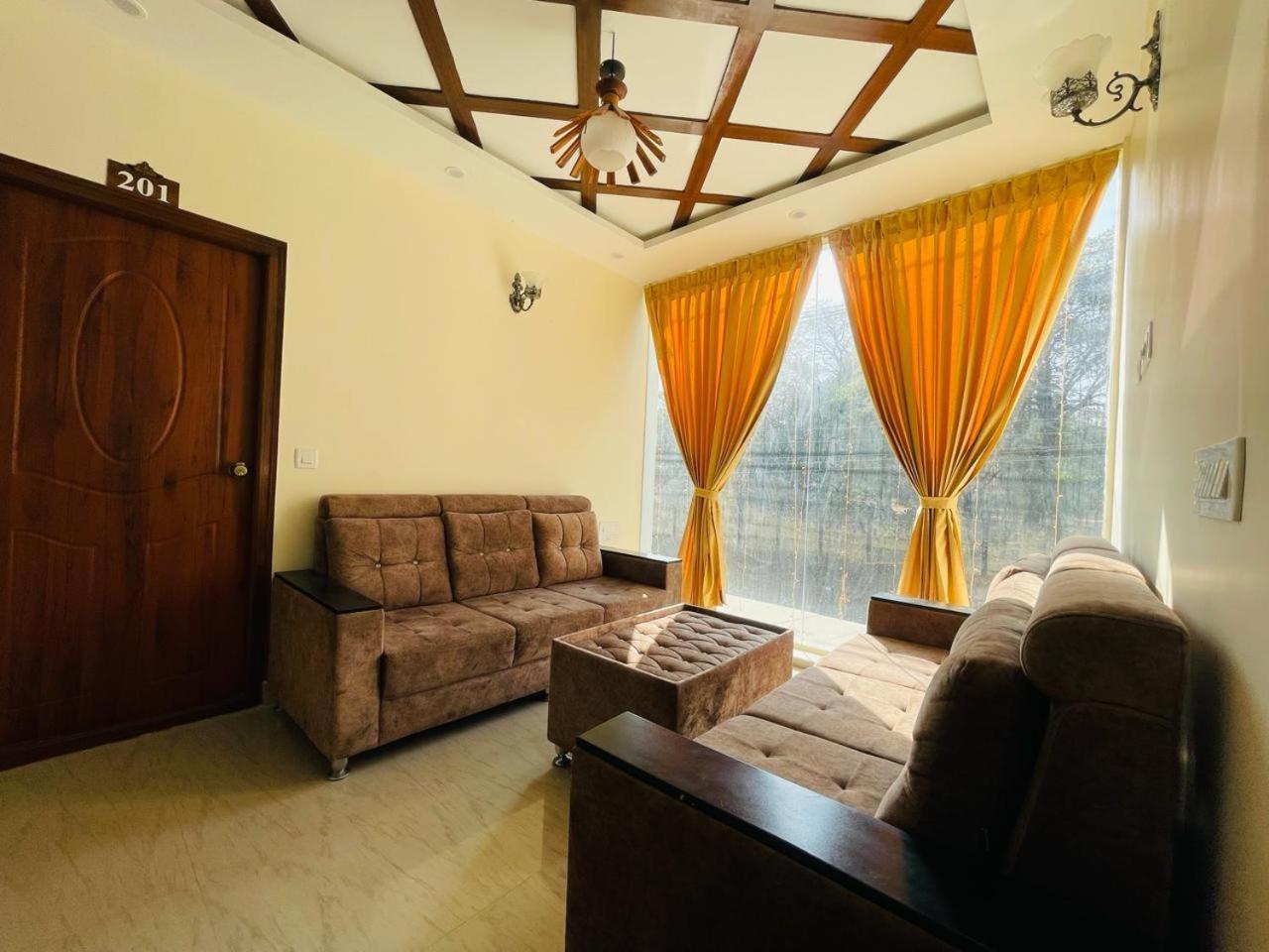 Hotel Boss Palace ไมซอร์ ภายนอก รูปภาพ